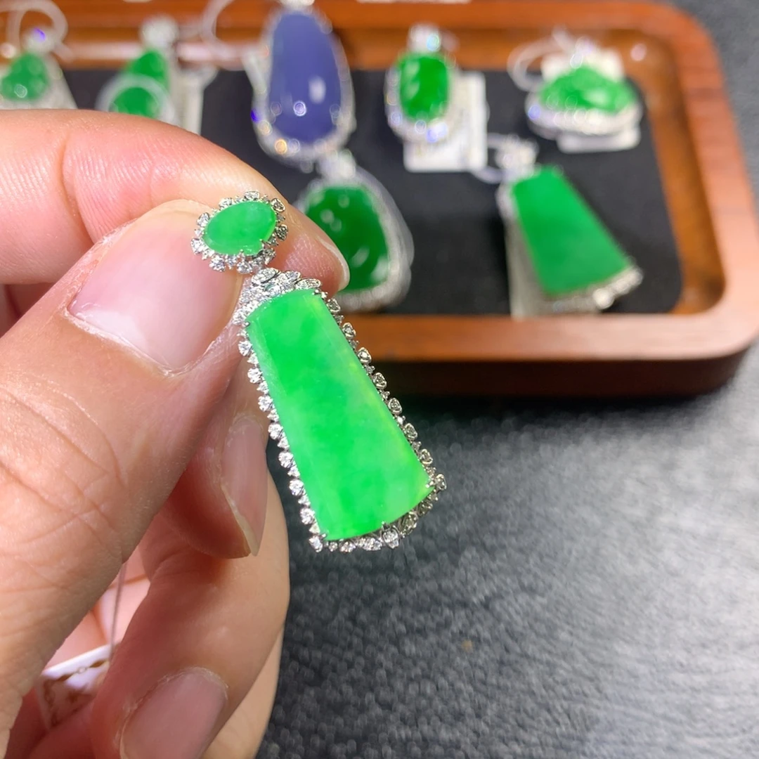 翡翠18K金镶嵌颈饰翡翠