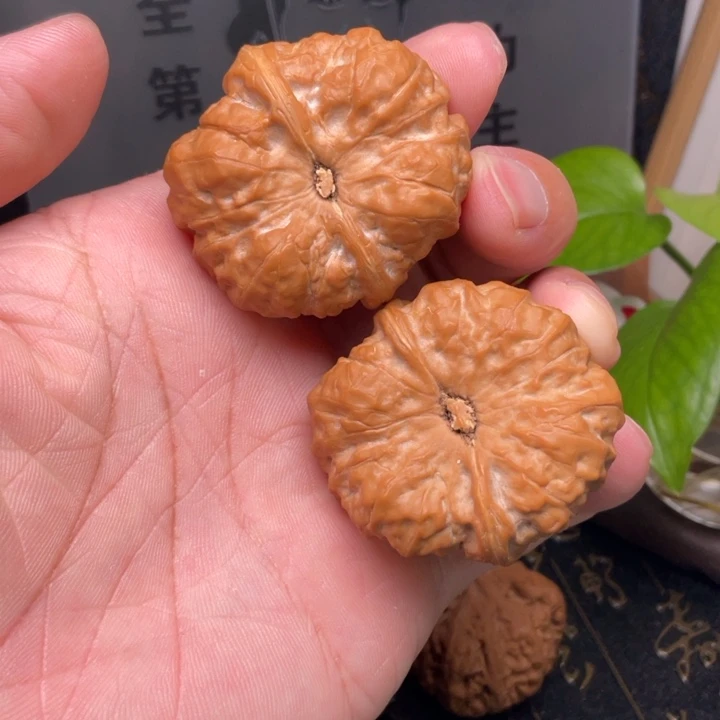 文玩核桃吊坠蛤蟆头40尺红皮有修