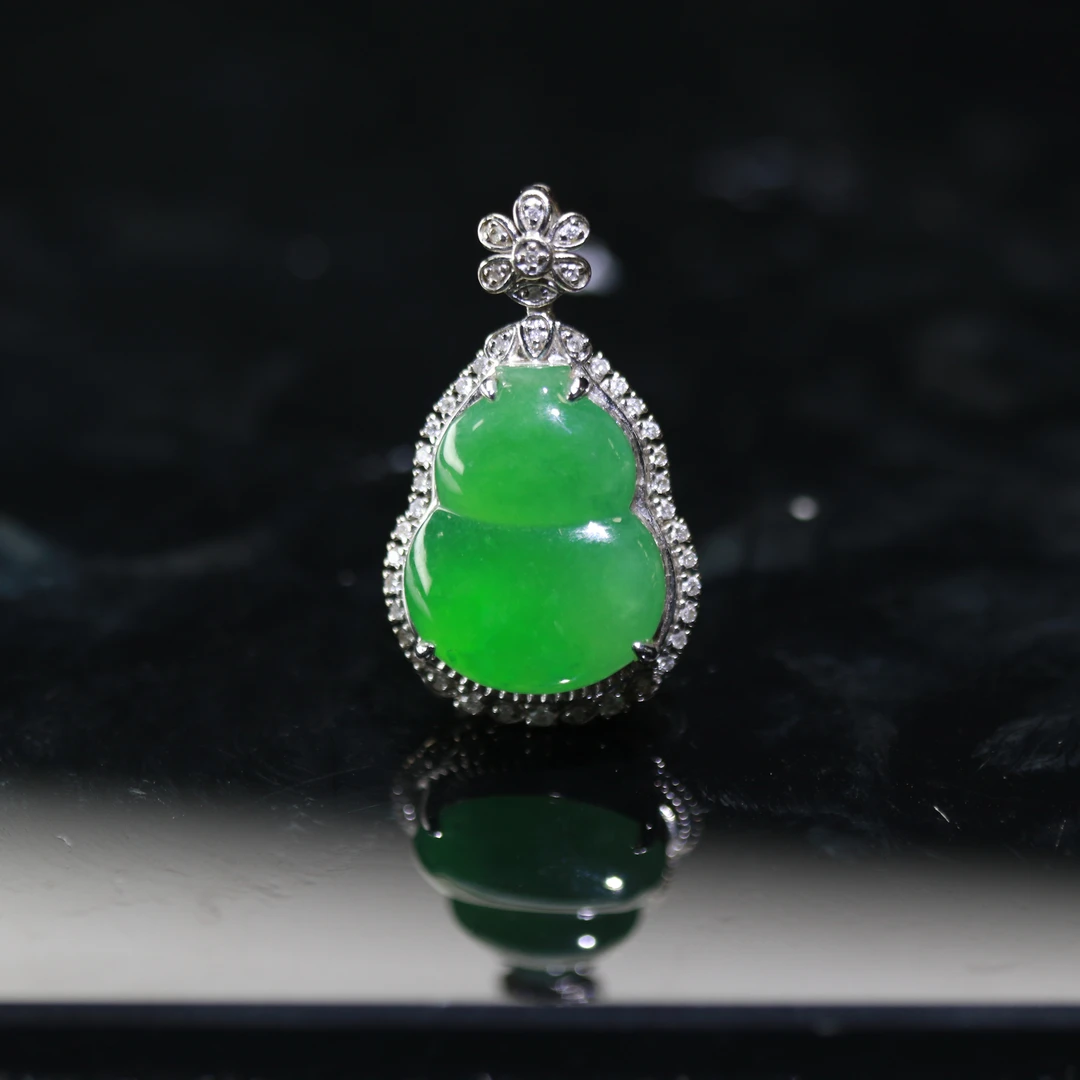 19天然缅甸翡翠A货18k金绿葫芦/300421/上海嘉禾拍卖