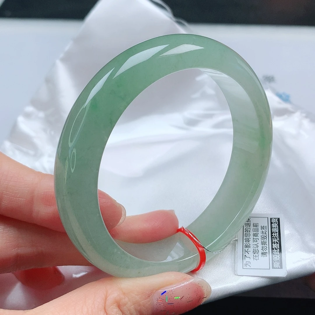 翡翠手镯未镶嵌56圈