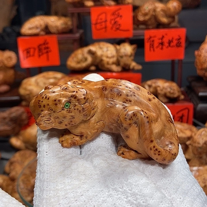 柏木（崖柏）木雕手工把件太行崖柏留疤料豹子