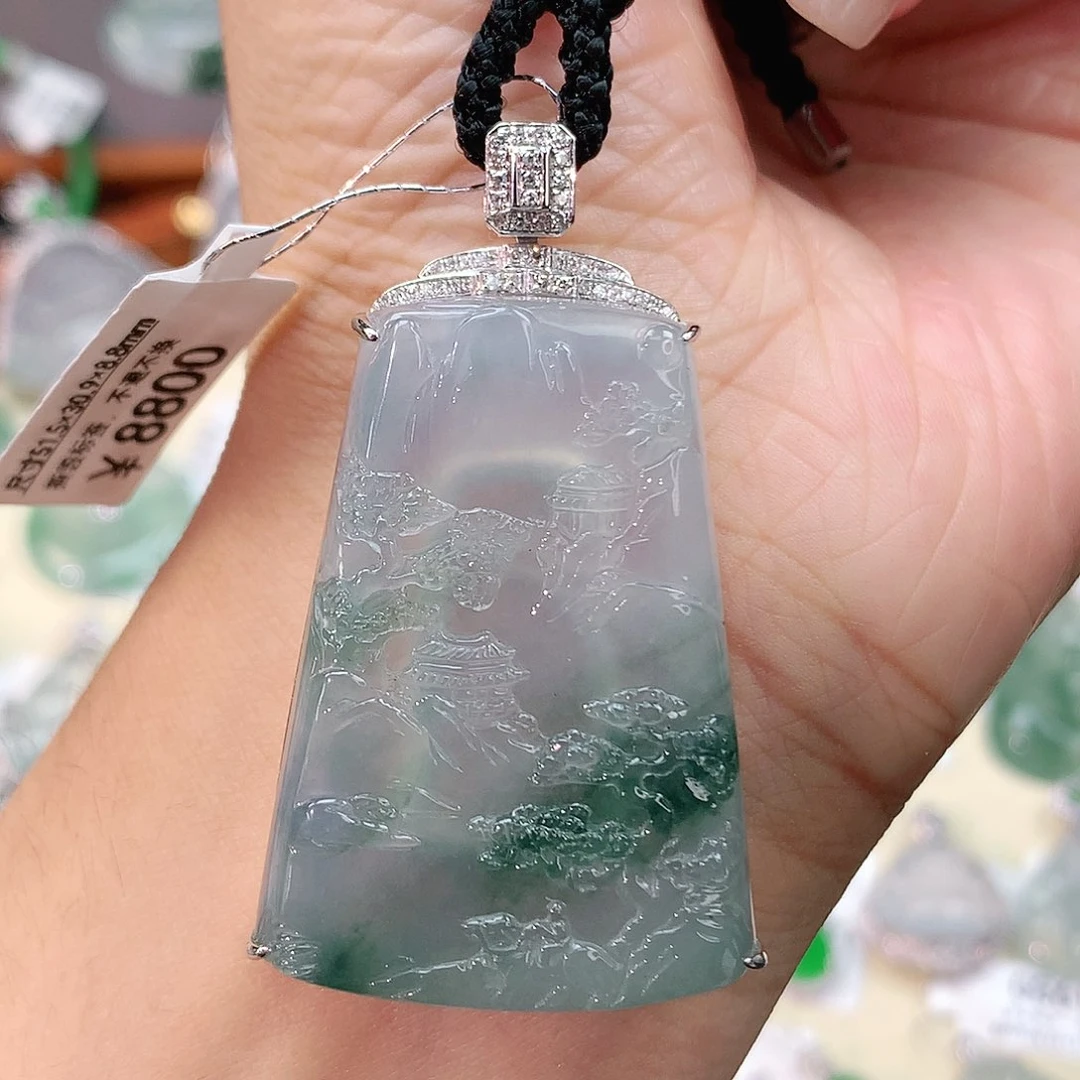 颈饰18K金镶嵌翡翠山水牌