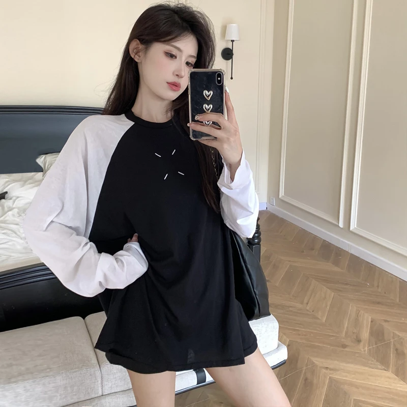 黑白撞色插肩长袖T恤女春秋2025宽松慵懒风中长款遮臀打底衫上衣
