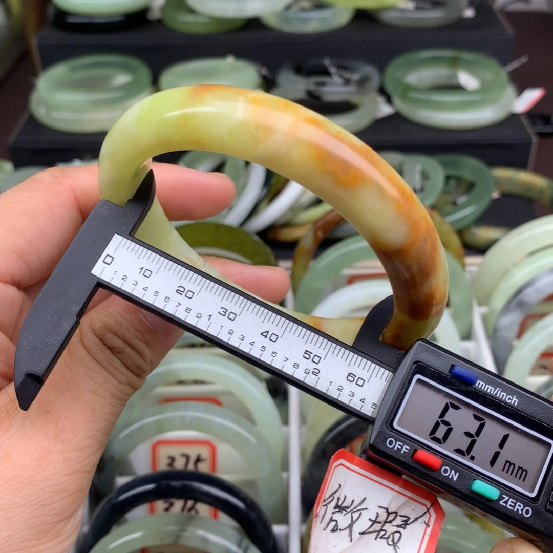 蛇纹石玉未镶嵌手镯389