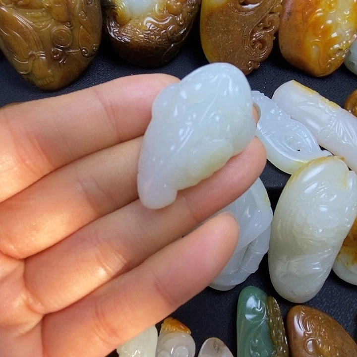 和田玉未镶嵌颈饰