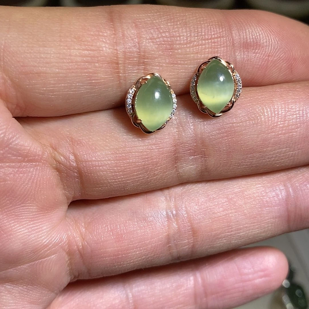 【闪购商品】银S925镶嵌和田玉（碧玉）耳钉