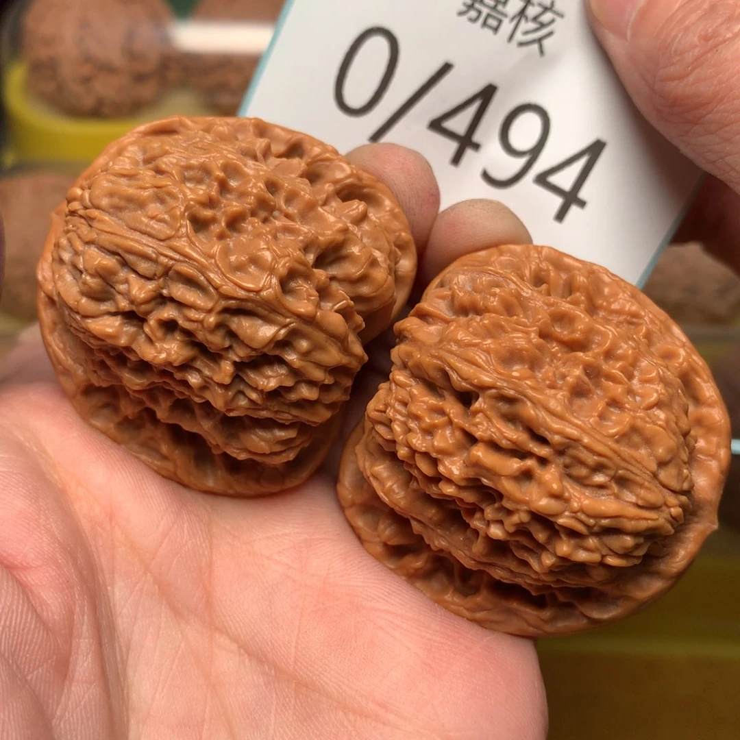 文玩核桃把件红皮南疆石43