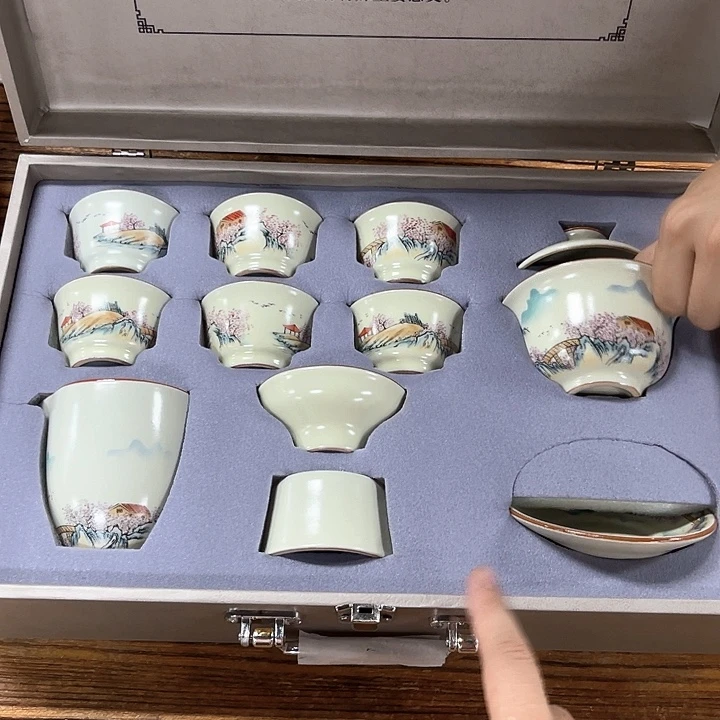 孤品茶具套装等。