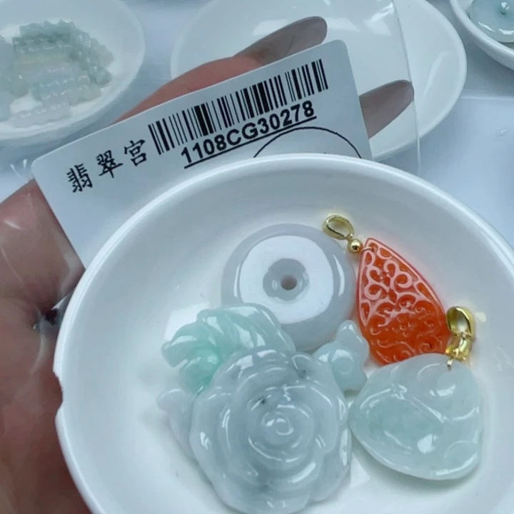 绫***段翡翠未镶嵌吊坠(不含链)