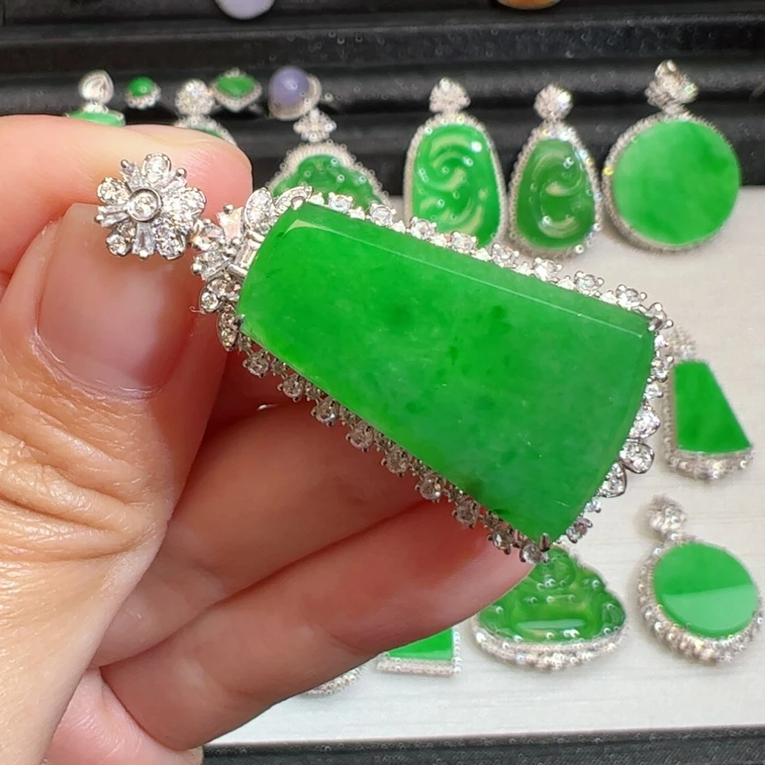 翡翠吊坠(不含链)18K金镶嵌