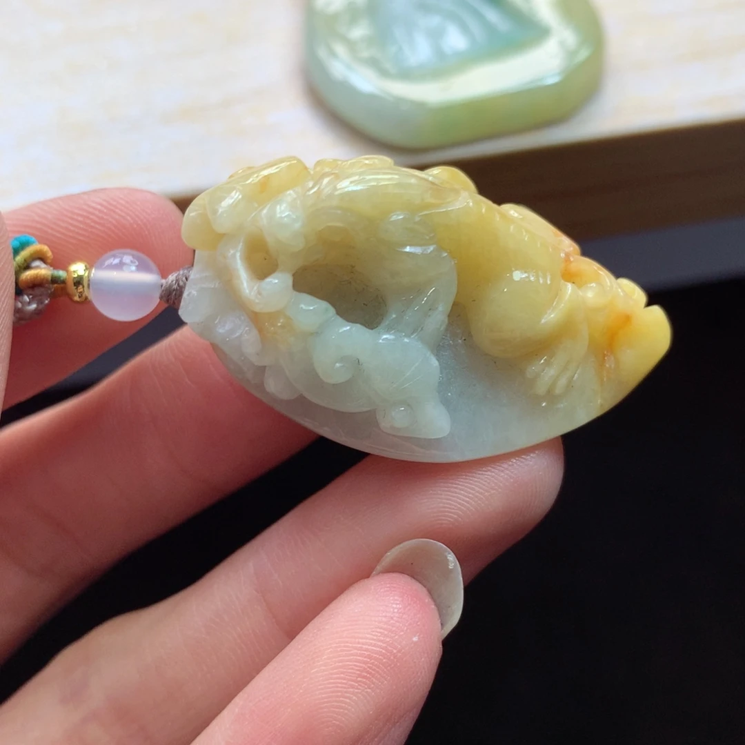 翡翠未镶嵌颈饰吊坠