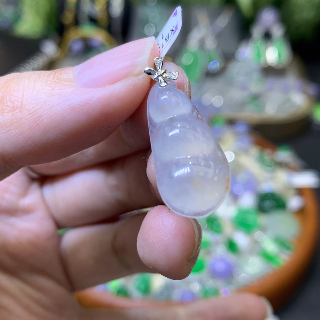 颈饰18K金镶嵌翡翠