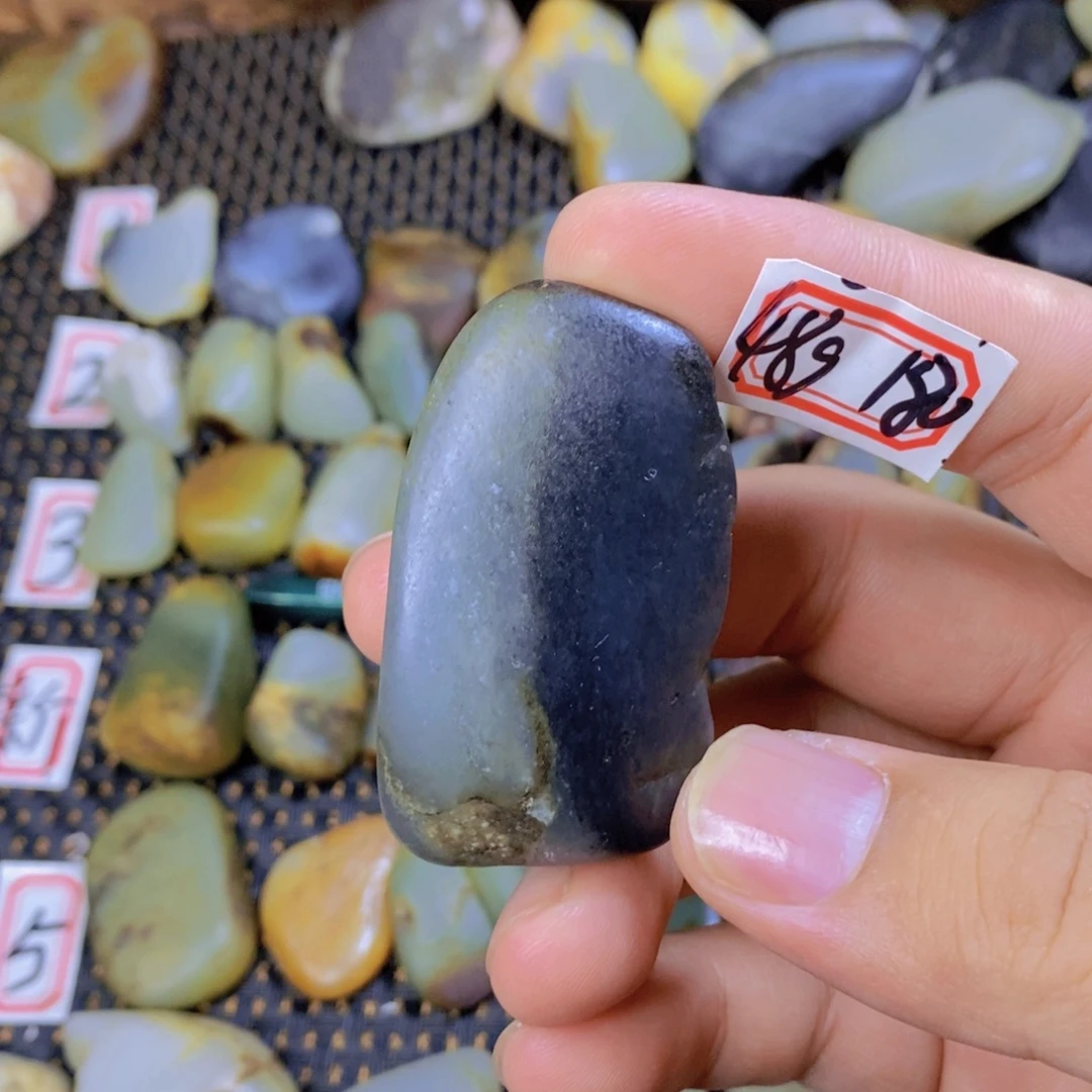 颈饰未镶嵌和田玉（糖玉）