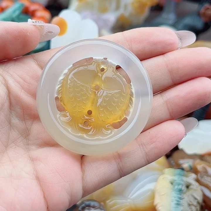 春***南玛瑙未镶嵌手饰吊坠