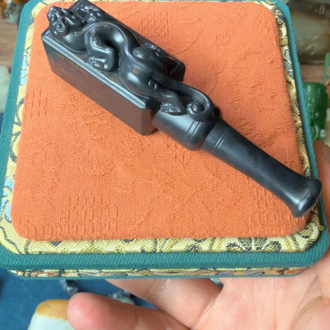 和田玉（墨玉）未镶嵌把件