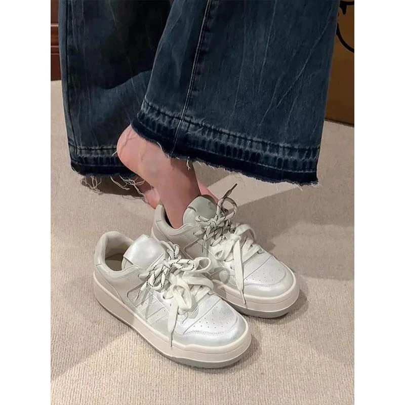 小众珠光白厚底板鞋女潮春季爆款复古百搭休闲运动德训鞋