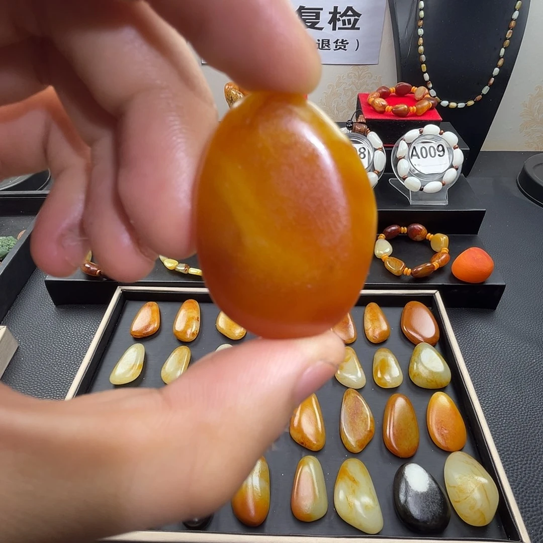 和田玉未镶嵌吊坠(赠链)