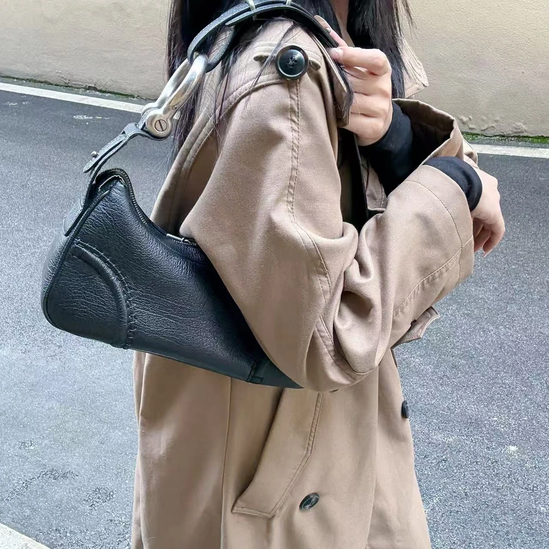 95新 BURBERRY/博柏利 95新burberry黑色全皮腋下包29532329