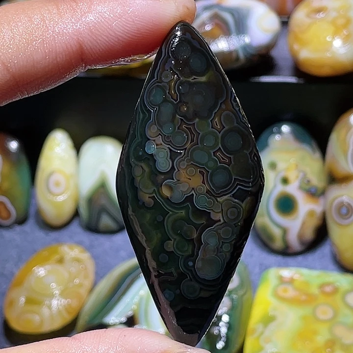 玛瑙/玉髓未镶嵌珠宝奇石