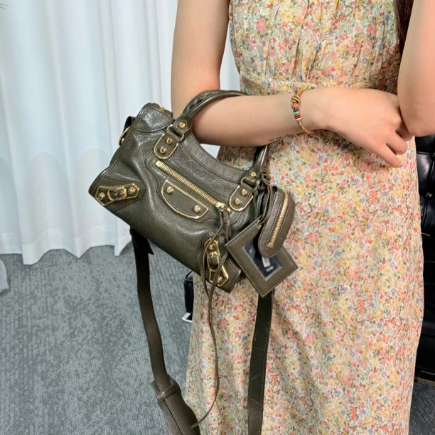 95新 Balenciaga/巴黎世家 橄榄绿金色 mini 机车手提斜挎包 jx