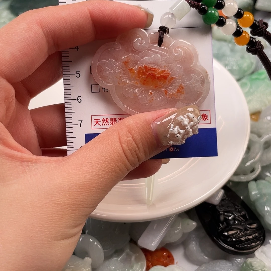 丁***雅翡翠未镶嵌颈饰1589