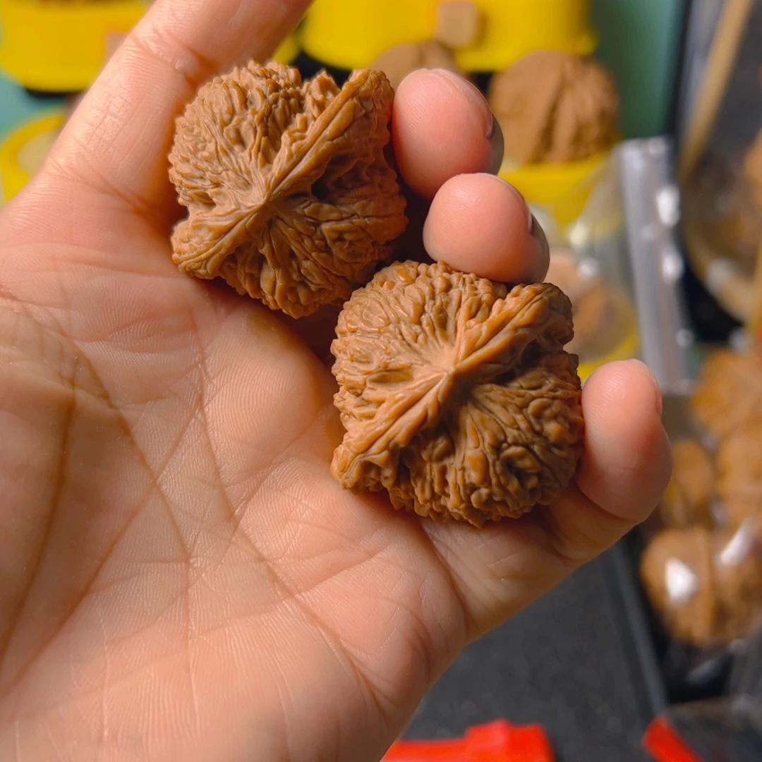 把件文玩核桃度有点小黄40尺南疆