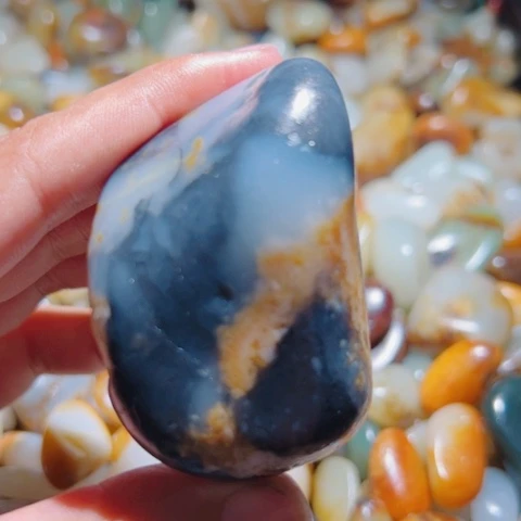 和田玉未镶嵌珠宝奇石137克