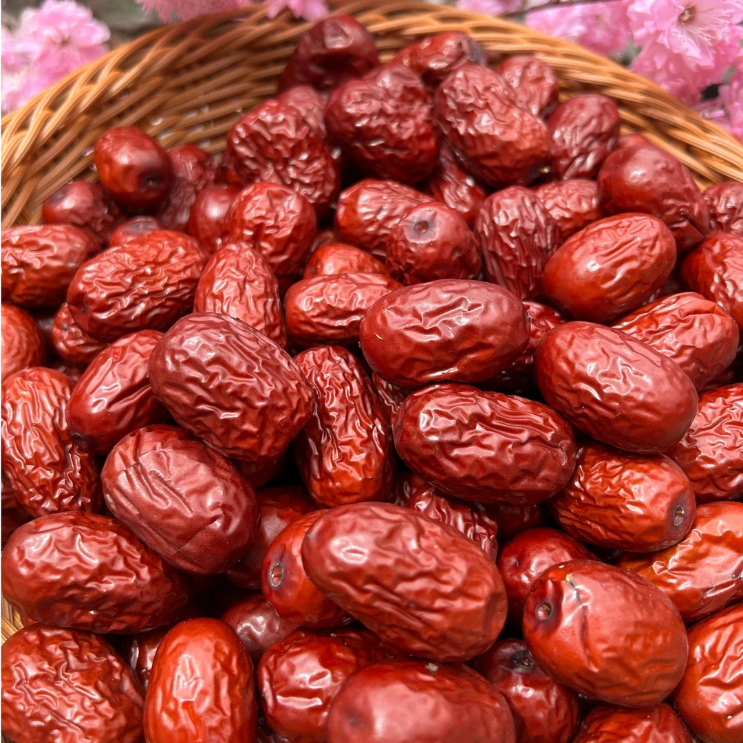 新疆精品灰枣搭配黄芪泡水煮水喝