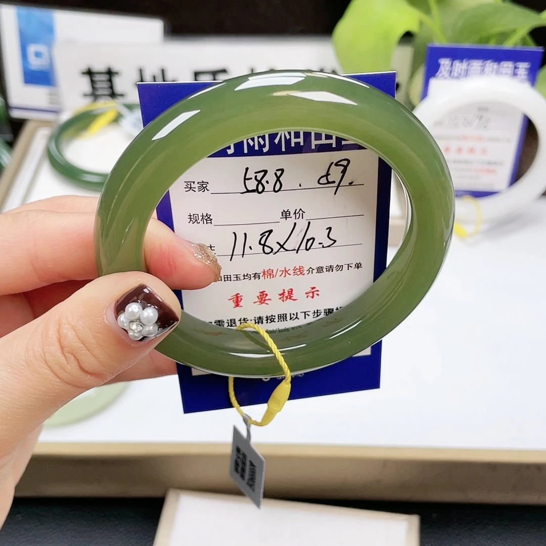 和田玉手镯未镶嵌