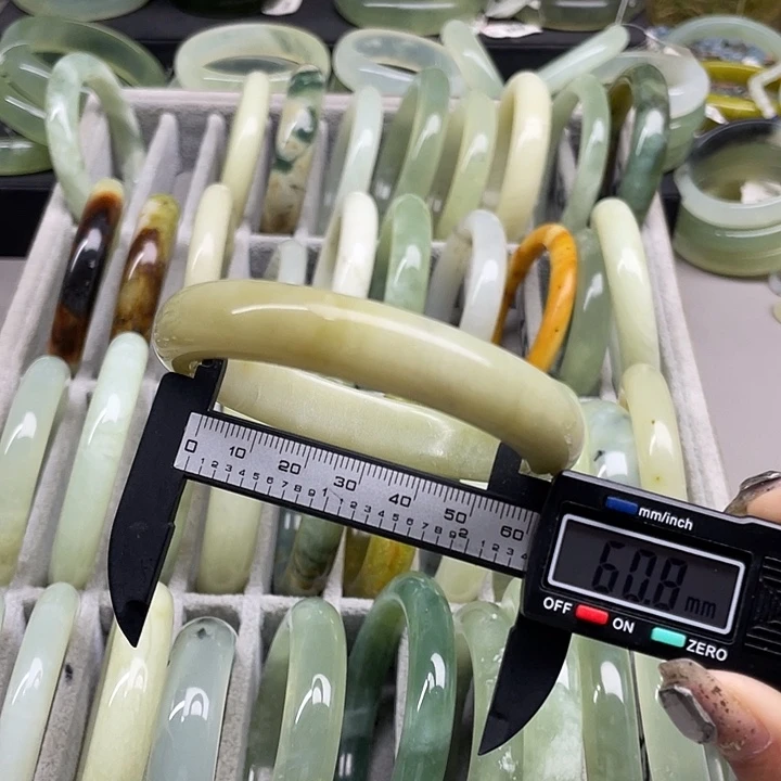 蛇纹石玉未镶嵌手镯249