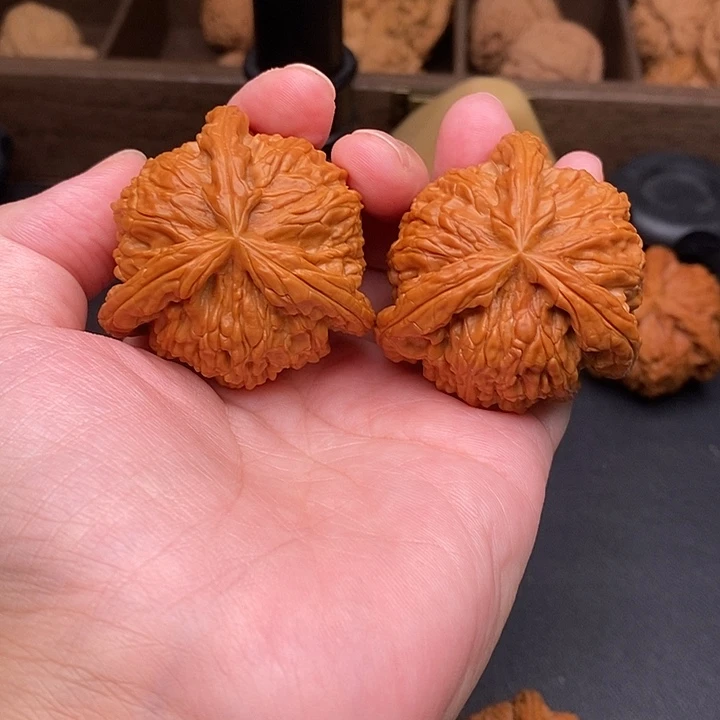 小***粉把件文玩核桃白奔