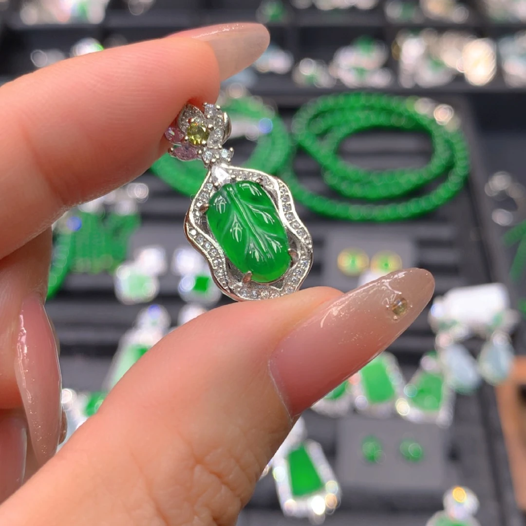 翡翠耳饰未镶嵌天然