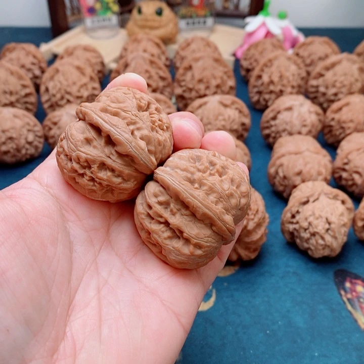 文玩核桃把件元宝39（微瑕）