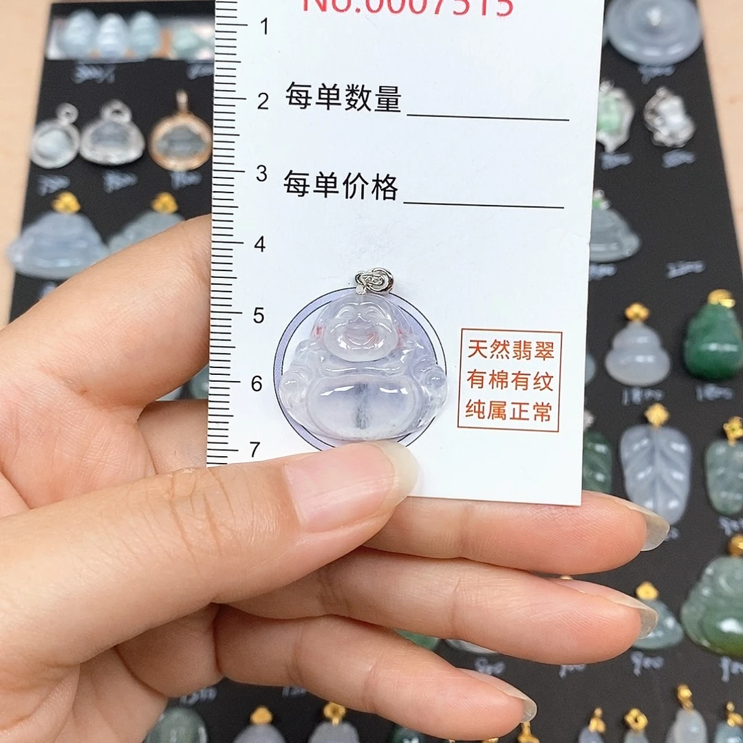 颈饰18K金镶嵌翡翠