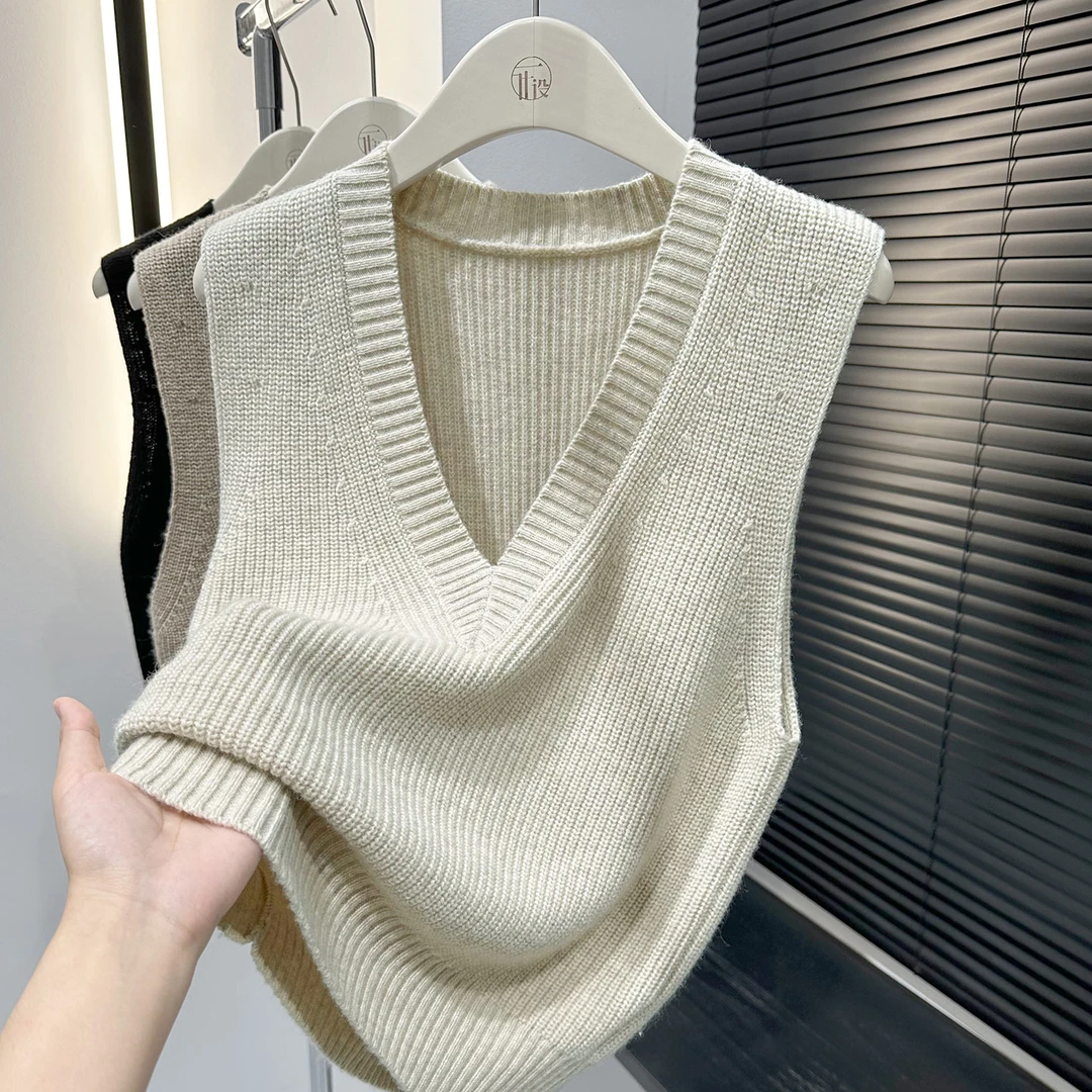 杏色休闲风V领针织马甲女秋冬新款叠穿软糯无袖上衣韩版套头背心