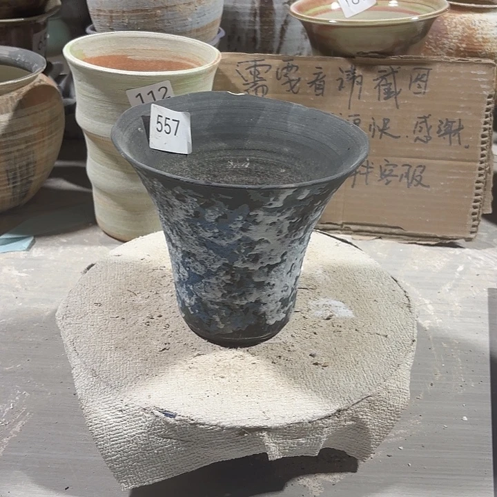 摆件陶高13，外口16，瑕疵处理口磕碰，有孔，557