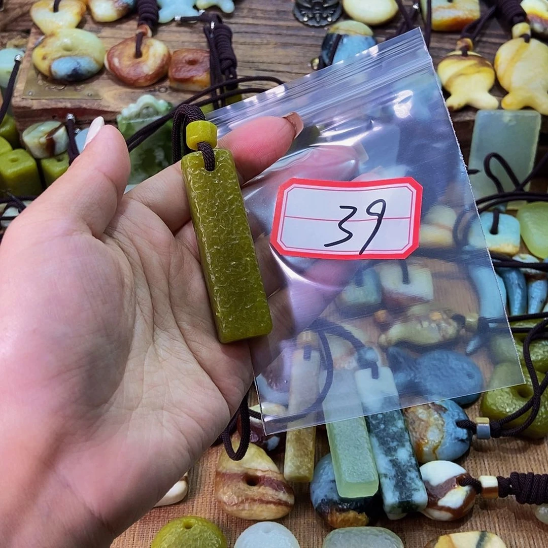 未镶嵌蛇纹石玉挂件未****往