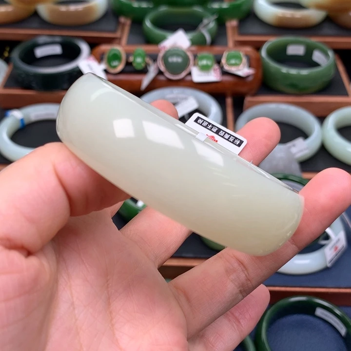 和田玉手镯59圈口未镶嵌