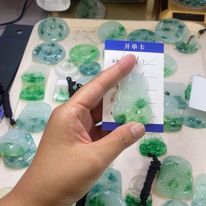 我***扬翡翠未镶嵌颈饰观音
