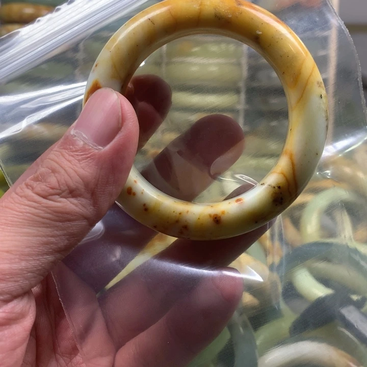 蛇纹石玉手镯未镶嵌哎*喂