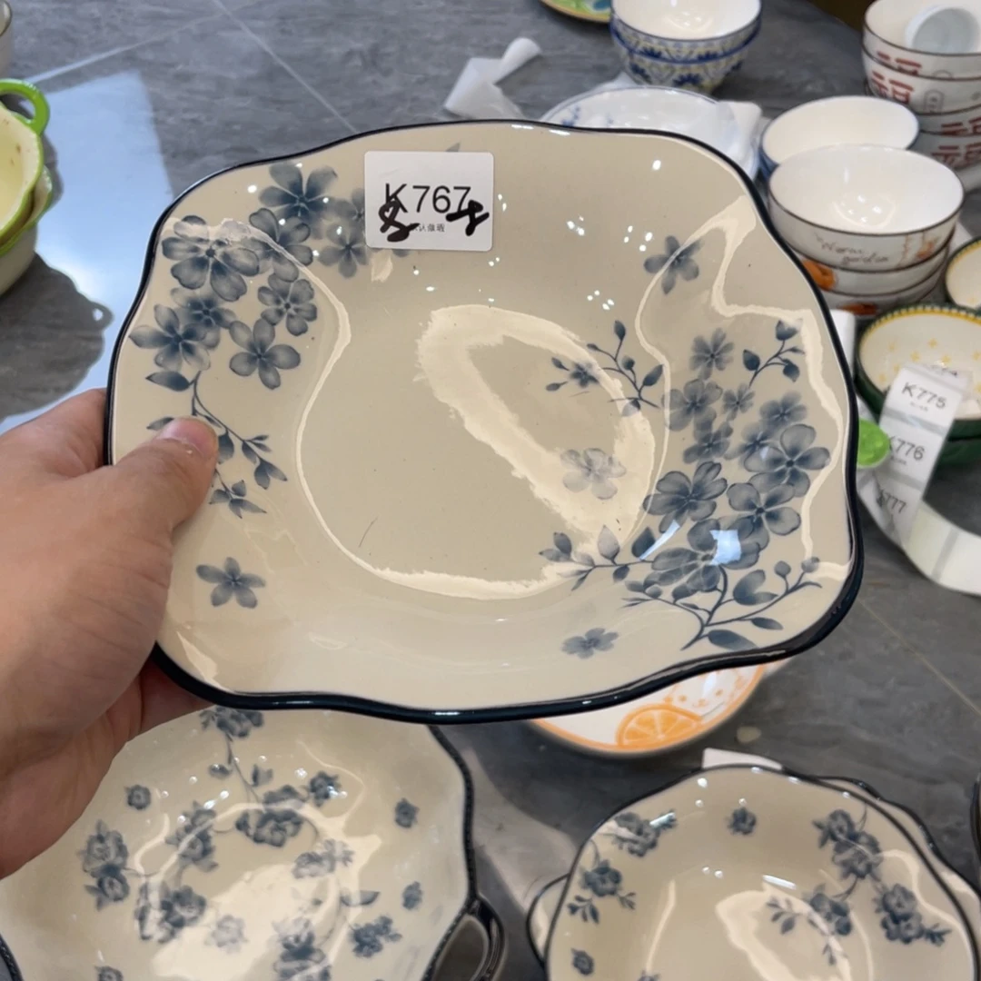 陶瓷微瑕餐具介意勿拍，满18飞！