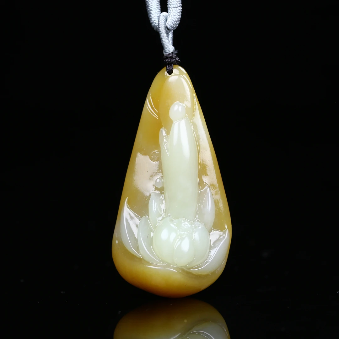 0102016和田玉花开见佛吊坠