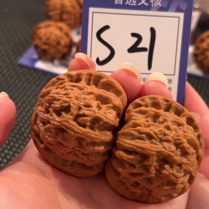文玩核桃把件S21号白狮子43尺