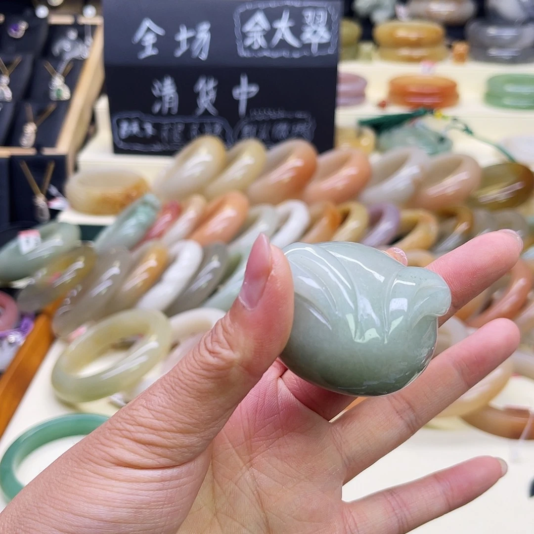 宝***未镶嵌手镯石英岩玉