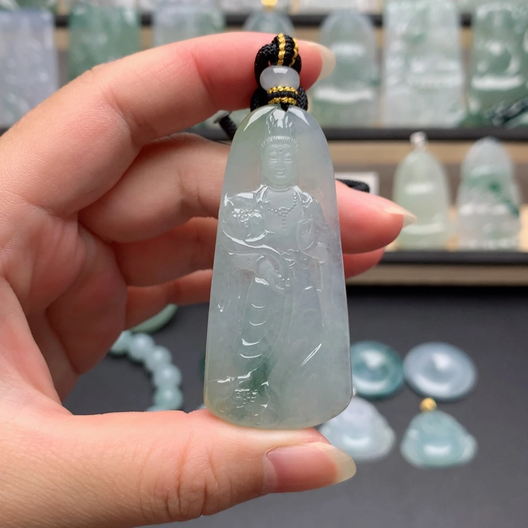 翡翠未镶嵌颈饰观音
