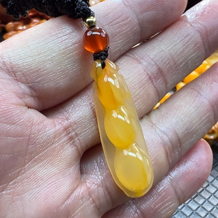 石英质玉（黄龙玉）颈饰未镶嵌