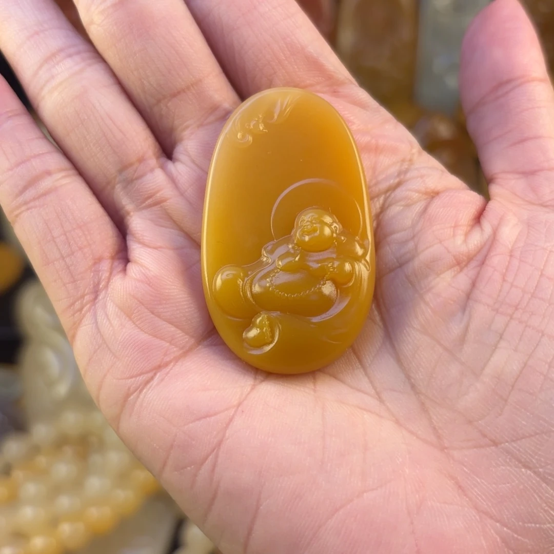 东***门石英质玉未镶嵌黄蜡石吊坠