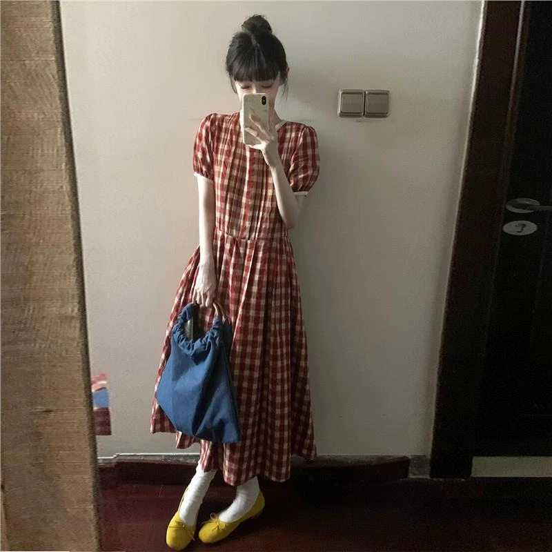 孕妇装2025新款法式复古红色格子连衣裙夏季小个子气质收腰中长裙