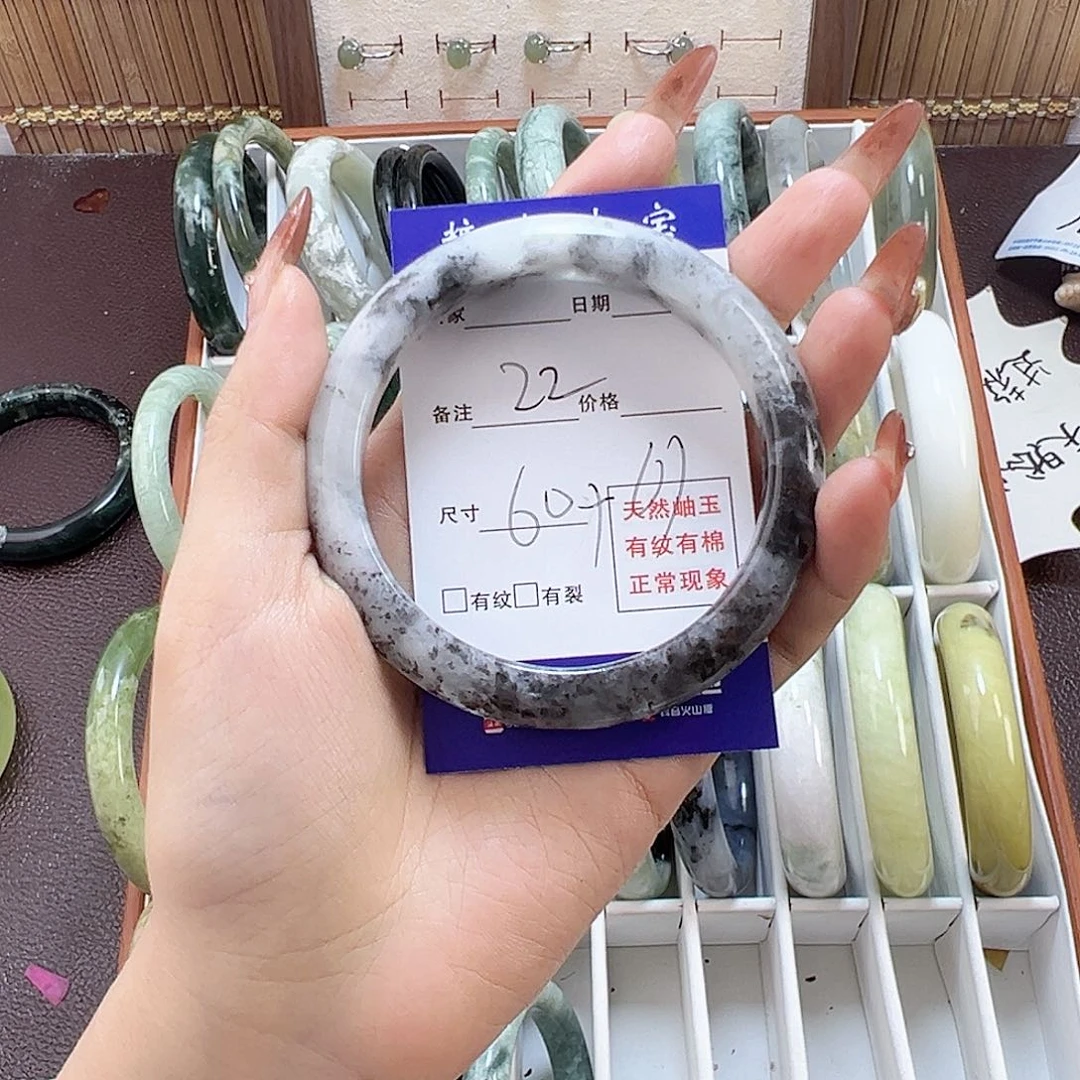 蛇纹石玉手镯未镶嵌清****婆