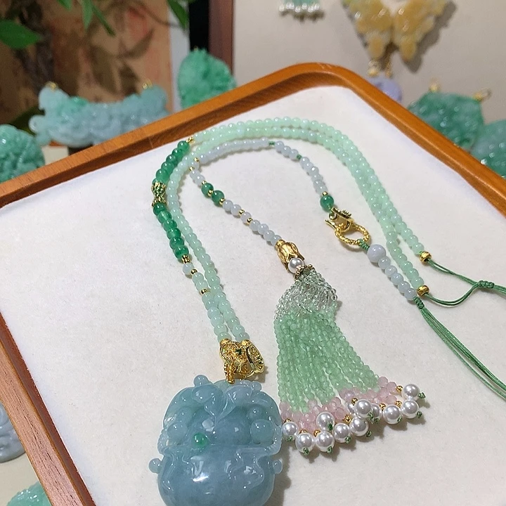 翡翠未镶嵌颈饰翡翠吊坠